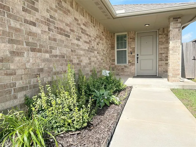 Photo 3 — 3813 Central Park Drive, Moore, OK 73160