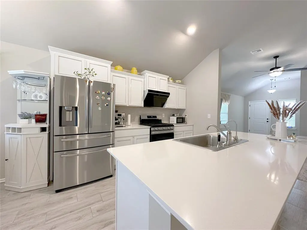 Photo 9 — 3813 Central Park Drive, Moore, OK 73160