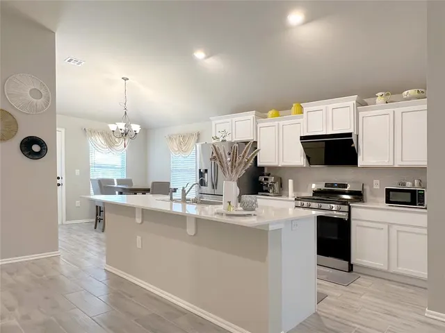 Photo 8 — 3813 Central Park Drive, Moore, OK 73160