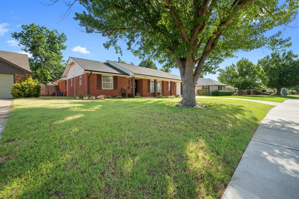 Photo 2 — 2604 NW 110th Street, Oklahoma City, OK 73120
