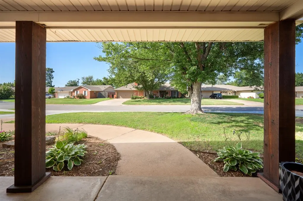 Photo 8 — 2604 NW 110th Street, Oklahoma City, OK 73120