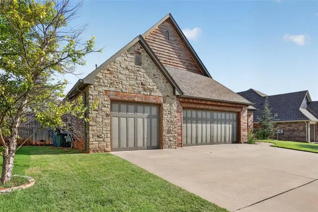 Photo 2 — 3032 Drake Crest Drive, Edmond, OK 73034