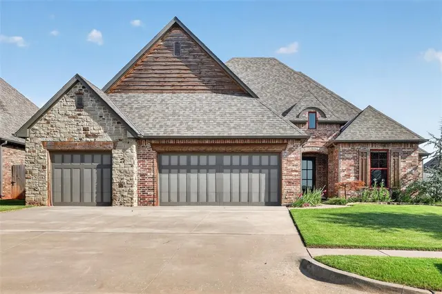 Photo 3 — 3032 Drake Crest Drive, Edmond, OK 73034