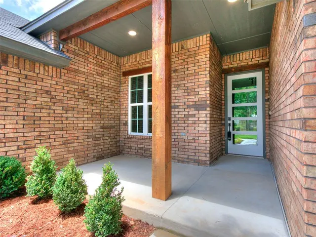Photo 5 — 10121 St Patrick Drive, Midwest City, OK 73130