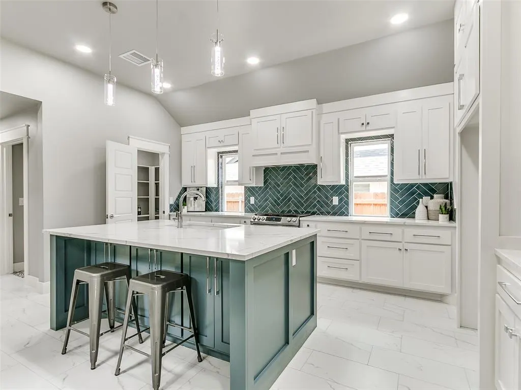 Photo 14 — 10121 St Patrick Drive, Midwest City, OK 73130