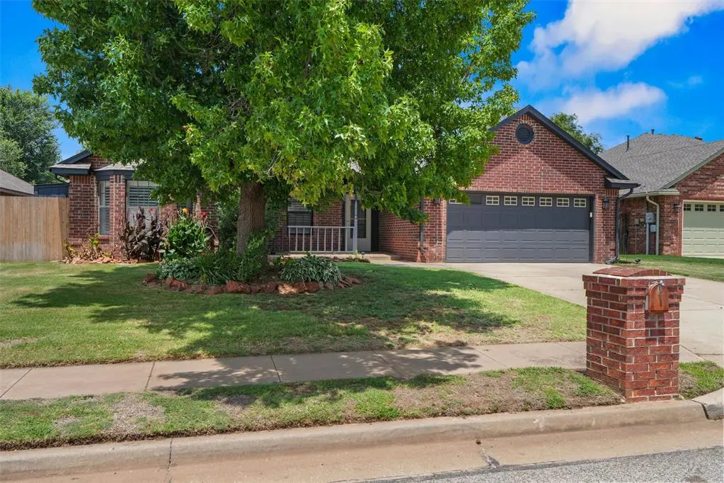 Front exterior — 1608 Redtail Hawk, Edmond, OK 73003