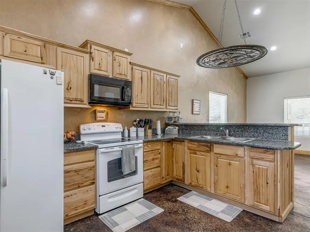 Photo 12 — 9606 Benny Bruce Street, Norman, OK 73026