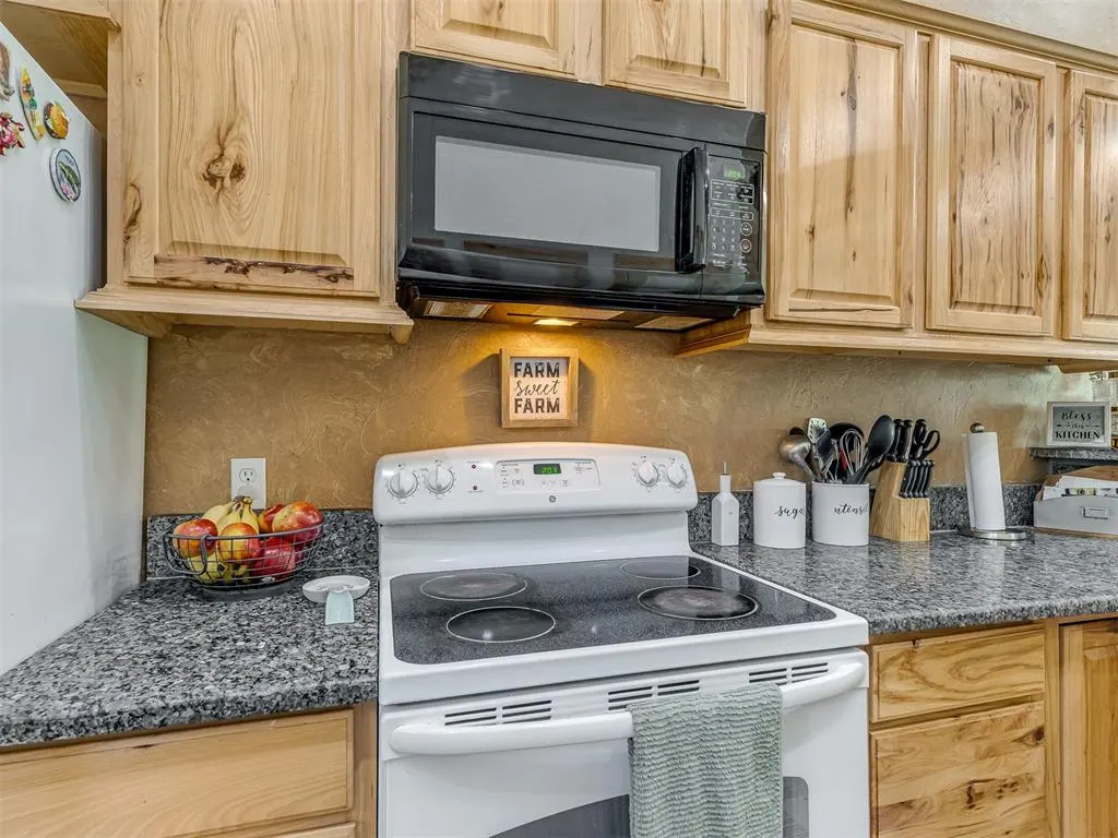 Photo 13 — 9606 Benny Bruce Street, Norman, OK 73026