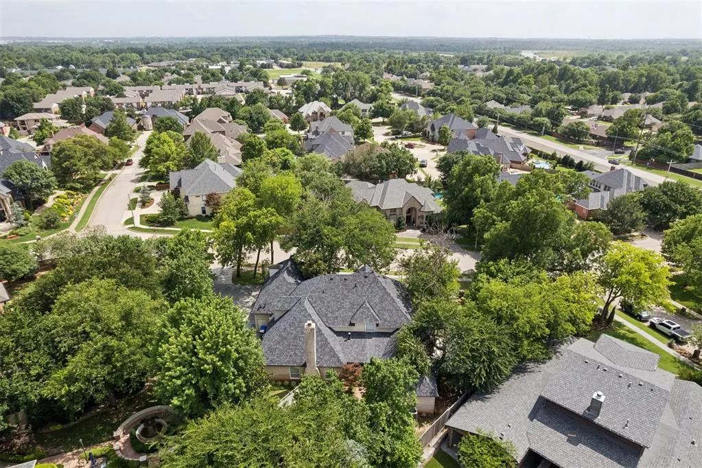 Photo 2 — 4705 Manor Hill Drive, Norman, OK 73072