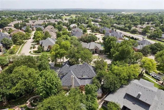 Photo 2 — 4705 Manor Hill Drive, Norman, OK 73072