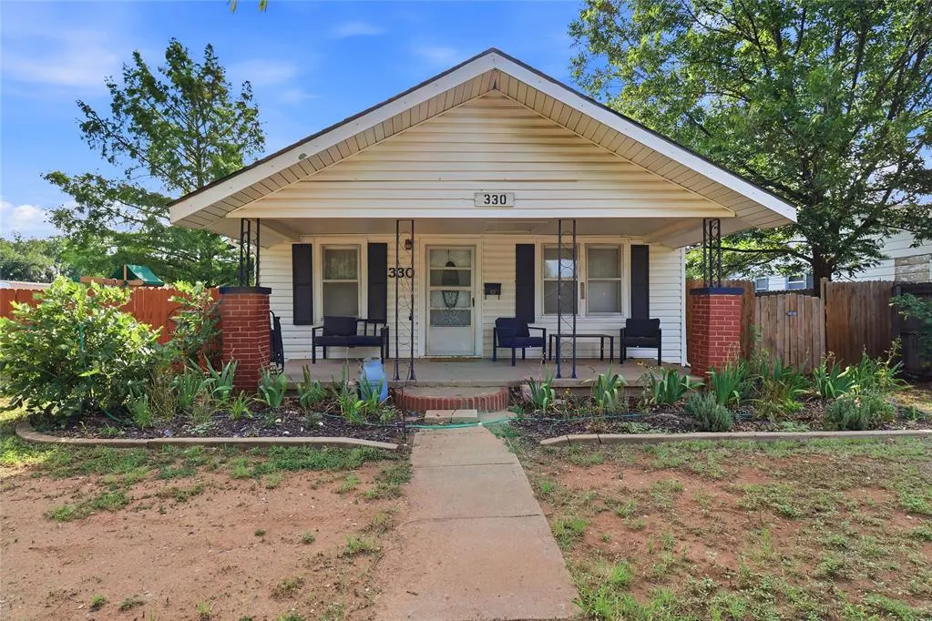 Front exterior — 330 N Bailey Street, Hobart, OK 73651