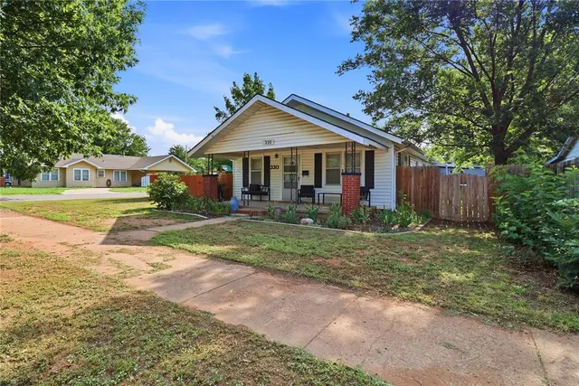Photo 3 — 330 N Bailey Street, Hobart, OK 73651