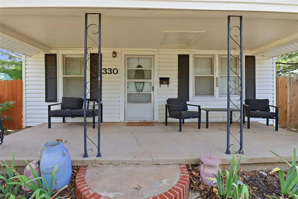 Photo 4 — 330 N Bailey Street, Hobart, OK 73651