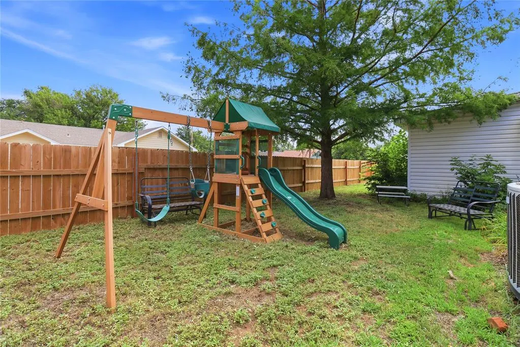 Photo 30 — 330 N Bailey Street, Hobart, OK 73651