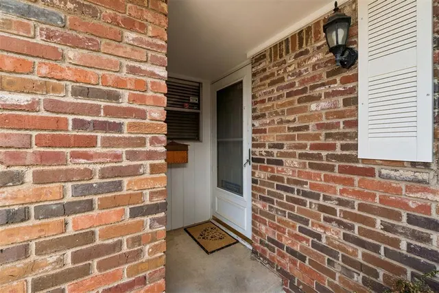 Photo 3 — 10108 Haverhill Place, Oklahoma City, OK 73120