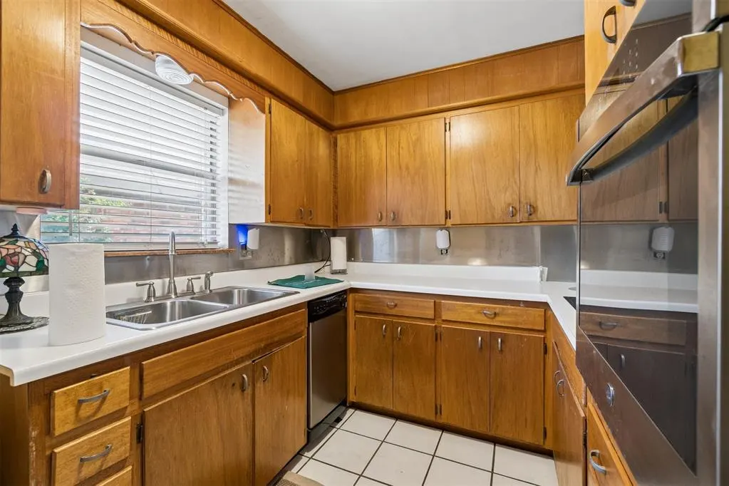 Photo 11 — 10108 Haverhill Place, Oklahoma City, OK 73120