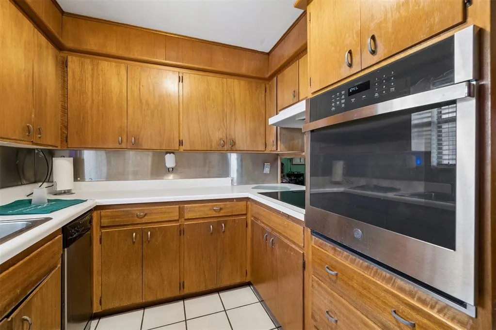 Photo 12 — 10108 Haverhill Place, Oklahoma City, OK 73120