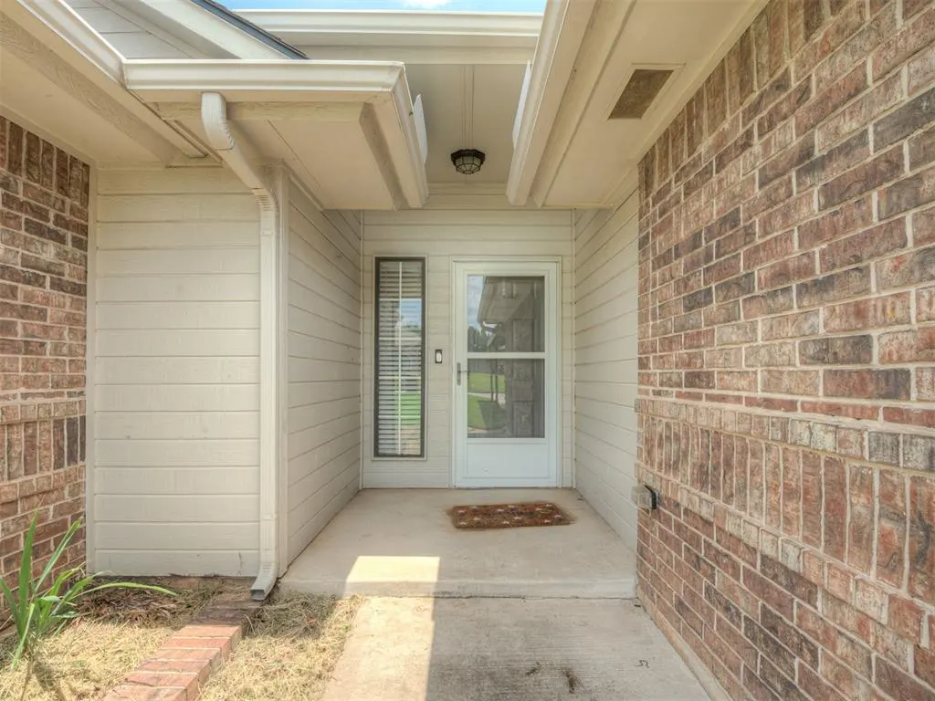 Photo 2 — 410 Harvest Hills, Harrah, OK 73045
