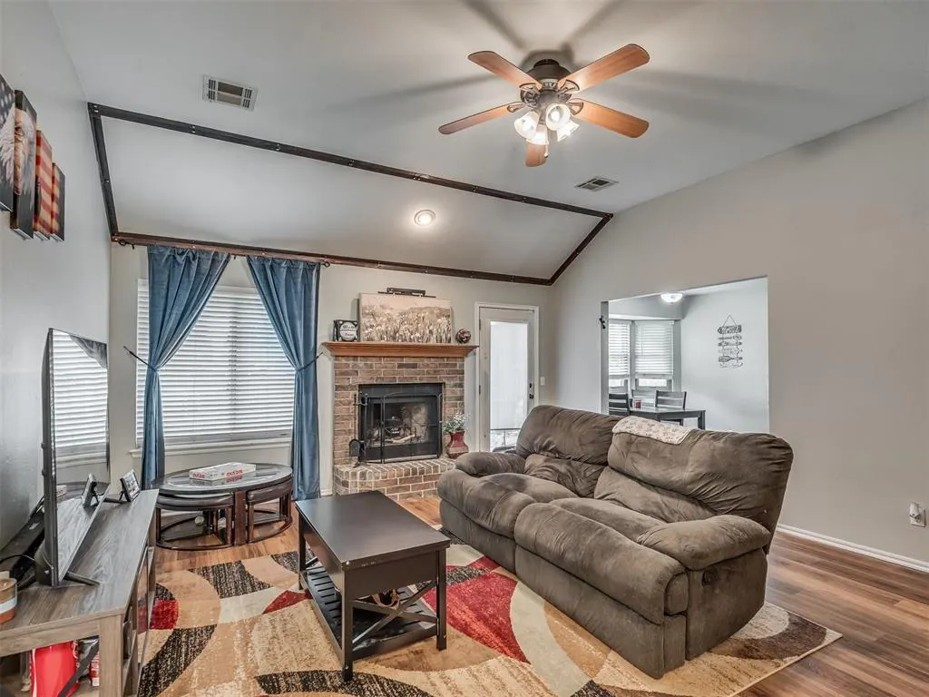 Photo 3 — 410 Harvest Hills, Harrah, OK 73045