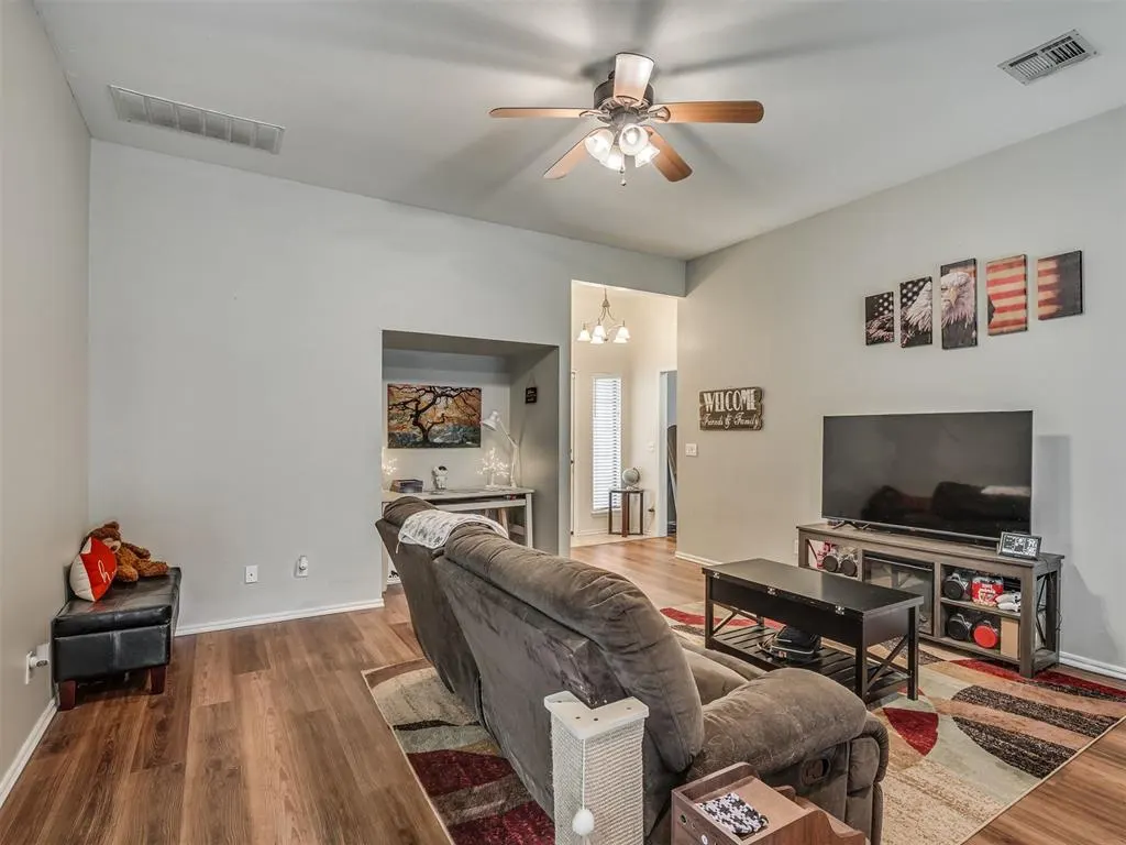 Photo 7 — 410 Harvest Hills, Harrah, OK 73045