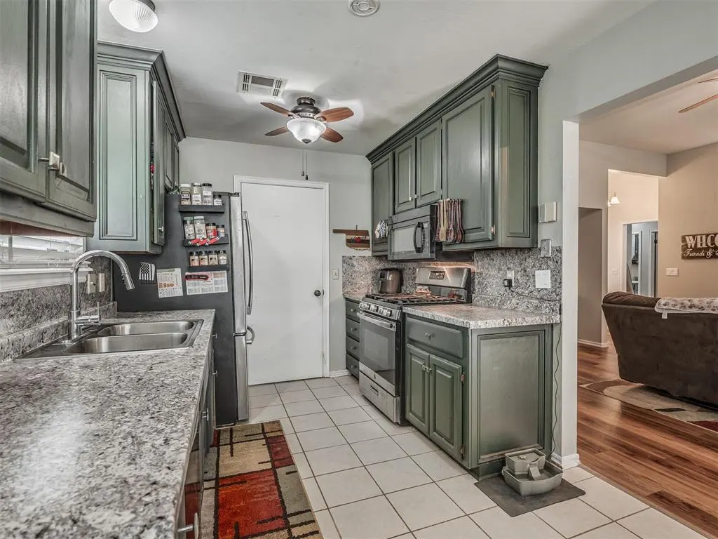 Photo 10 — 410 Harvest Hills, Harrah, OK 73045