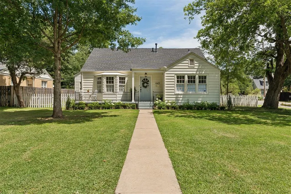 Photo 2 — 643 Okmulgee Street, Norman, OK 73071