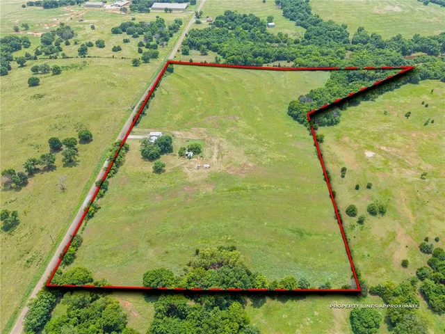 Photo 3 — 15655 Sooner Avenue, Maysville, OK 73057