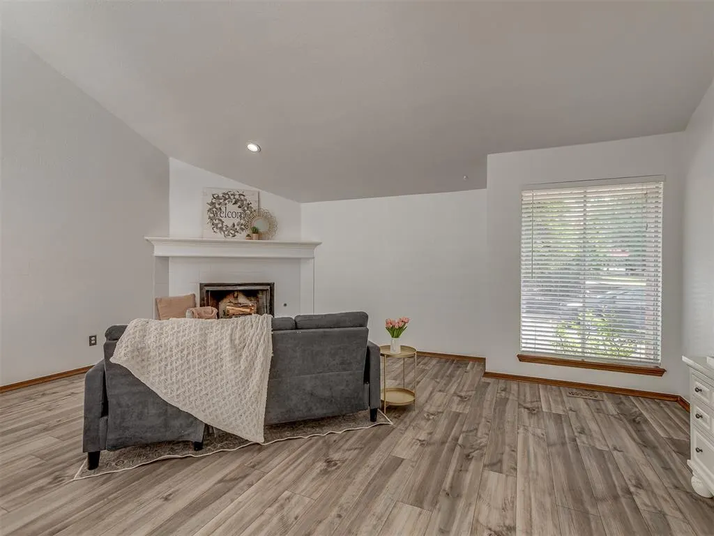 Photo 4 — 321 Timberwind Road, Edmond, OK 73034