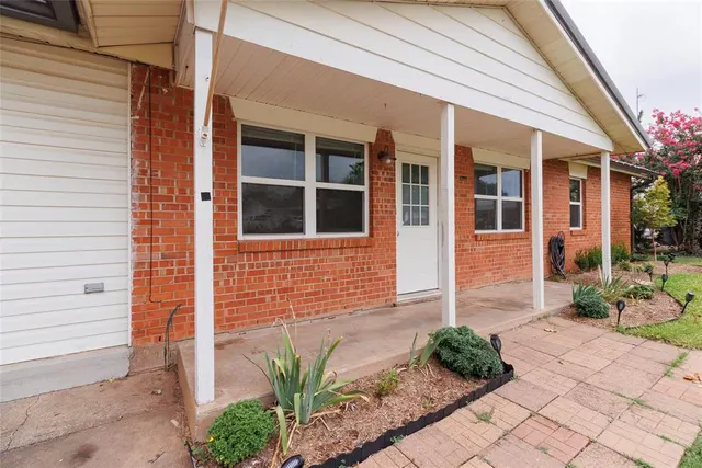 Photo 4 — 208 Maple Street, Elgin, OK 73538