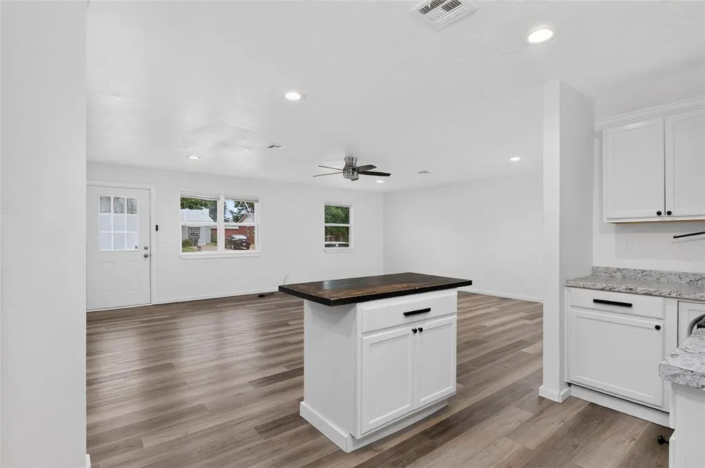 Photo 12 — 208 Maple Street, Elgin, OK 73538