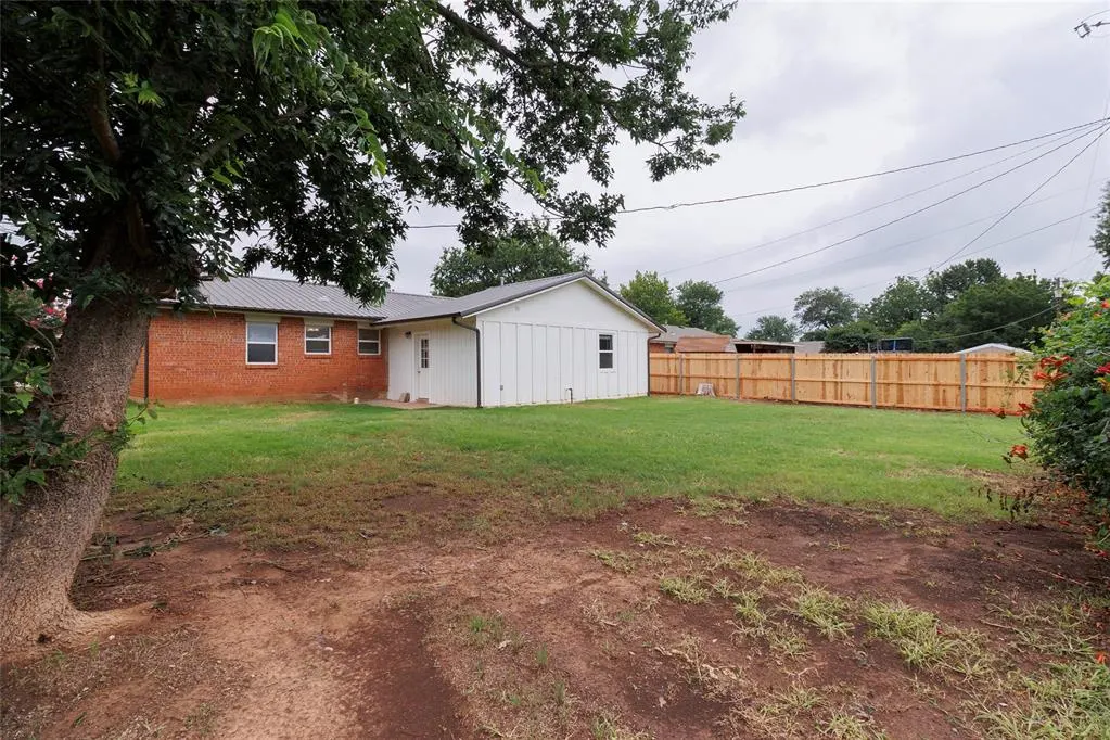 Photo 33 — 208 Maple Street, Elgin, OK 73538