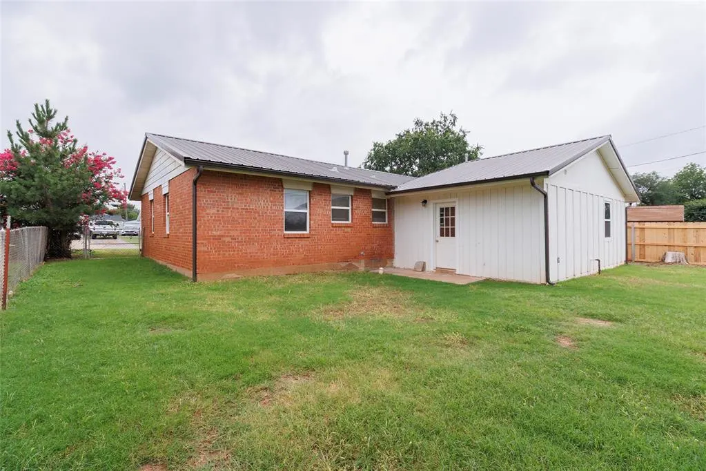 Photo 34 — 208 Maple Street, Elgin, OK 73538
