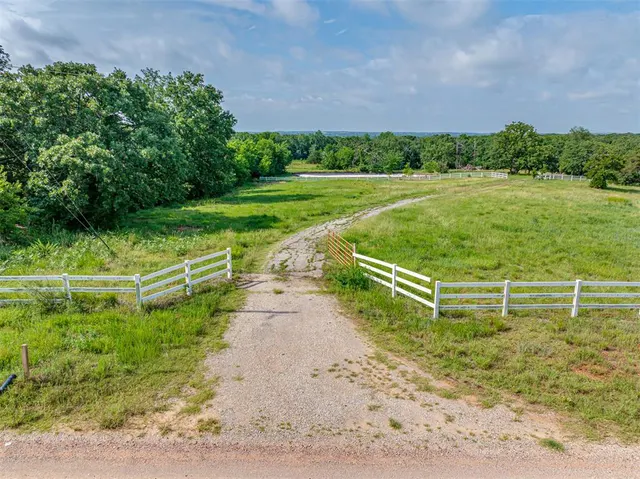 Front exterior — 343129 E 1020 Road, Meeker, OK 74855