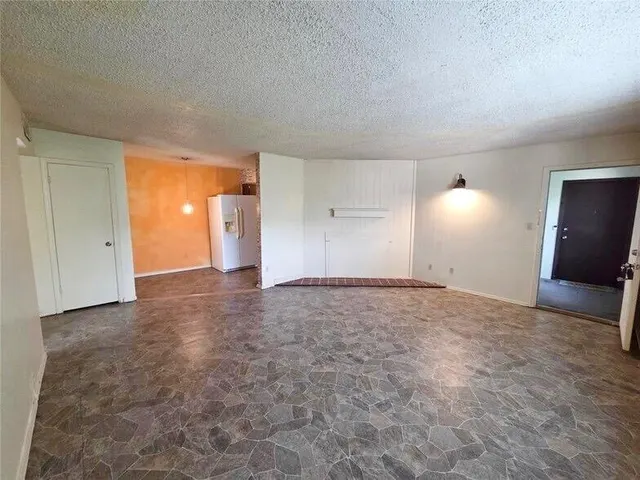 Photo 2 — 401 SE 12th Avenue 143, Norman, OK 73071