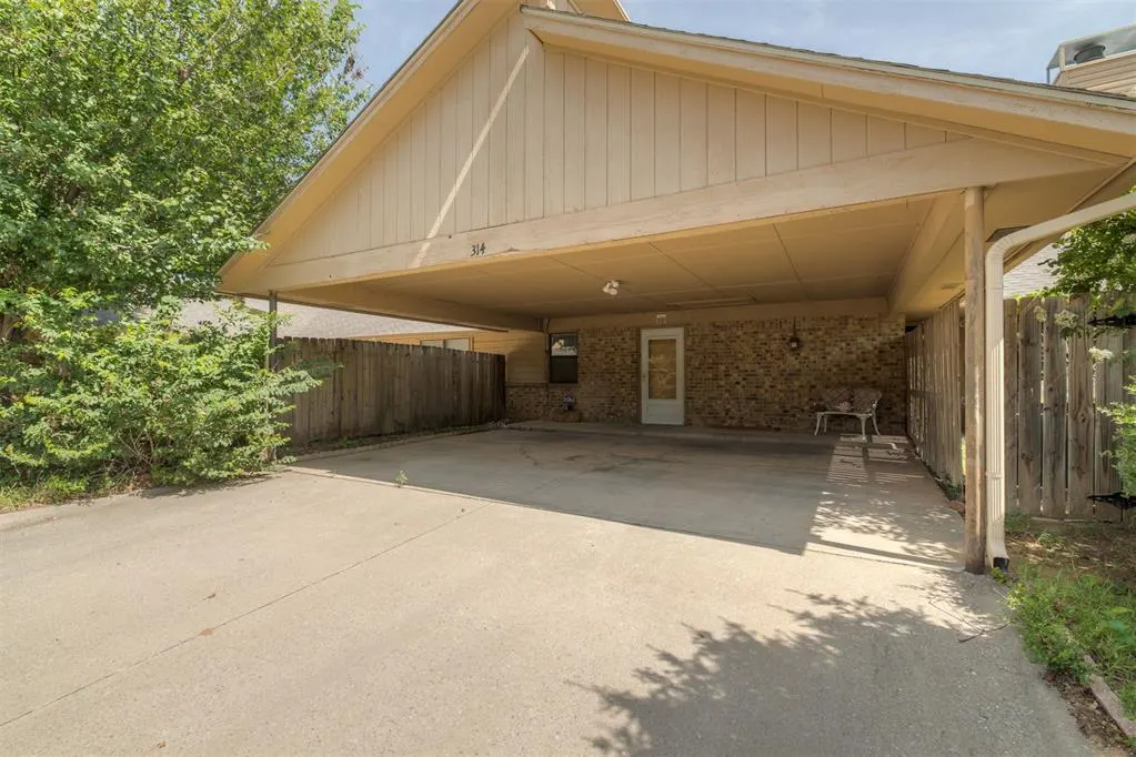 Photo 2 — 8001 NW 7th Place 314, Oklahoma City, OK 73127