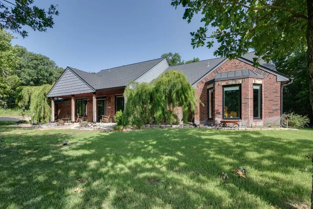Photo 2 — 1761 Deerwood Trail, Edmond, OK 73034