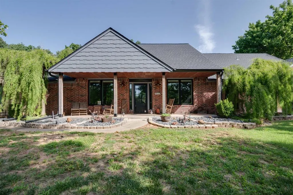 Photo 3 — 1761 Deerwood Trail, Edmond, OK 73034