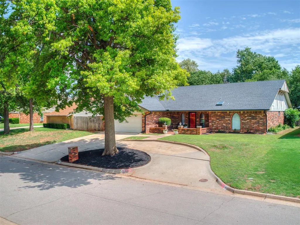 Front exterior — 2008 Lankestar Place, Yukon, OK 73099