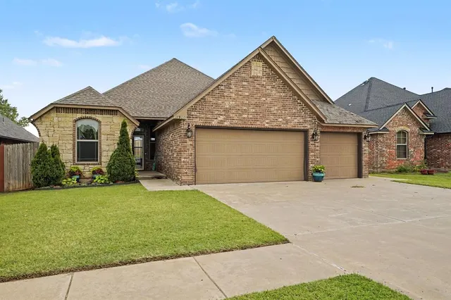 Photo 2 — 11920 SW 18th Street, Yukon, OK 73099