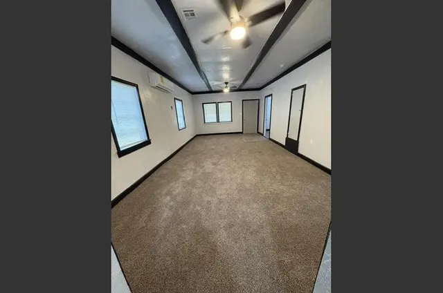 Photo 5 — 904 SW G Avenue, Lawton, OK 73501