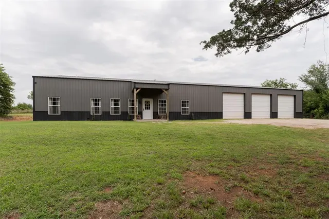 Photo 2 — 5250 Crystal Lake Drive, Guthrie, OK 73044