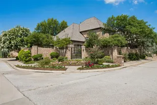 Sold home at 332 Cotswold Drive