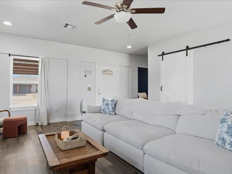 Photo 6 — 1501 Lawton Avenue, Moore, OK 73160