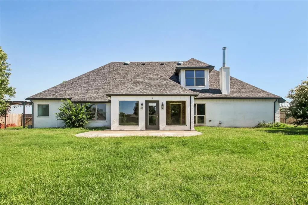 Photo 5 — 1028 Skyline Boulevard, Edmond, OK 73025