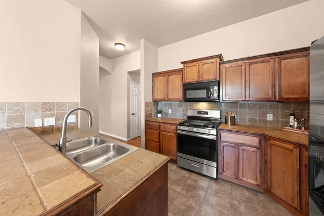 Photo 6 — 21201 River Lark Lane, Edmond, OK 73012