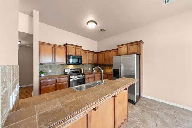 Photo 8 — 21201 River Lark Lane, Edmond, OK 73012