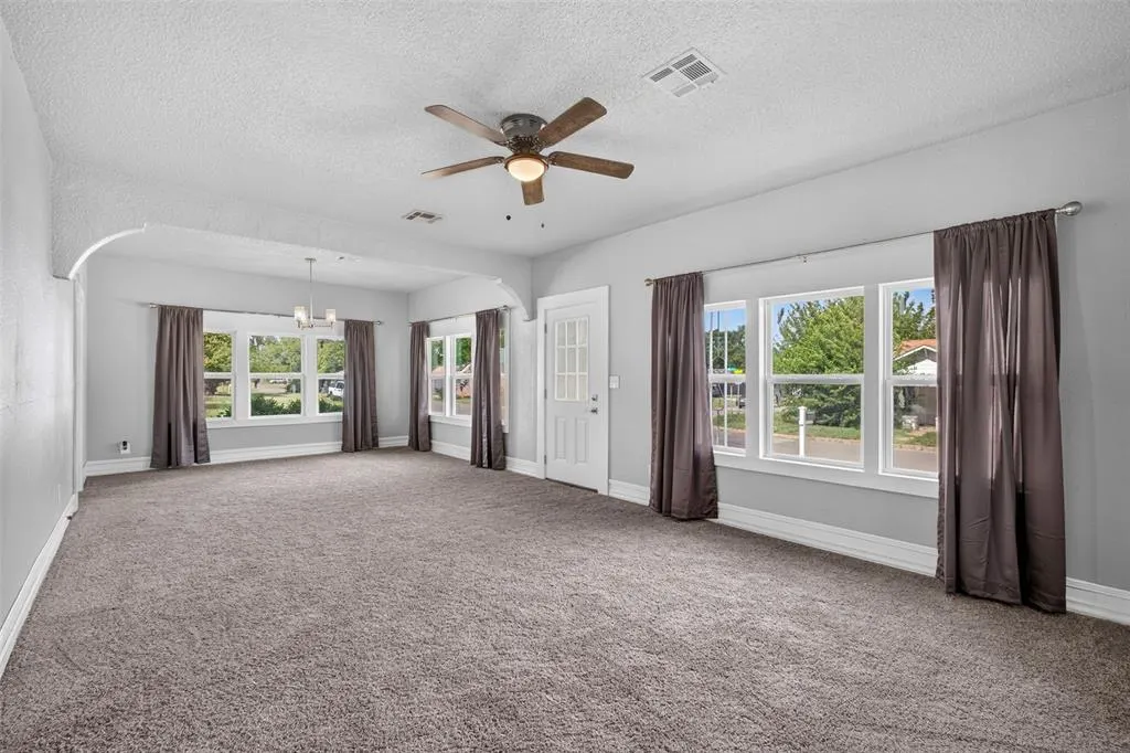 Photo 8 — 321 N Howard Street, Elk City, OK 73644