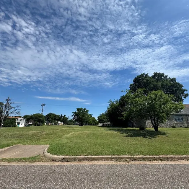 Front exterior — 1725 NW 28th Street, Oklahoma City, OK 73106