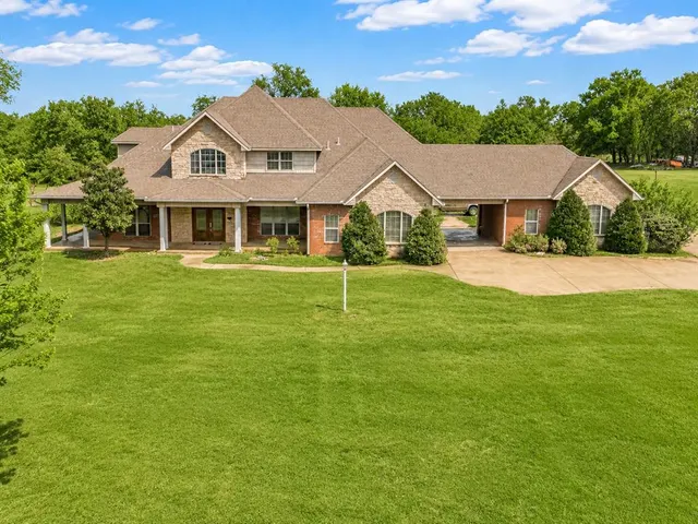 Photo 2 — 1419 W Royal Oaks Road, Pauls Valley, OK 73075