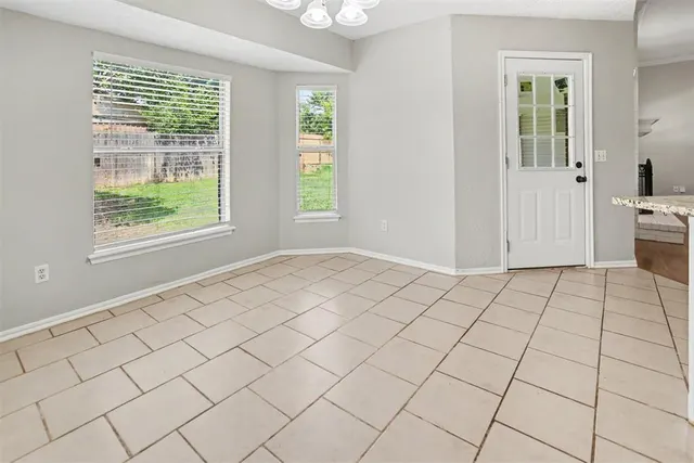Photo 4 — 10109 S Hillcrest Drive, Oklahoma City, OK 73159